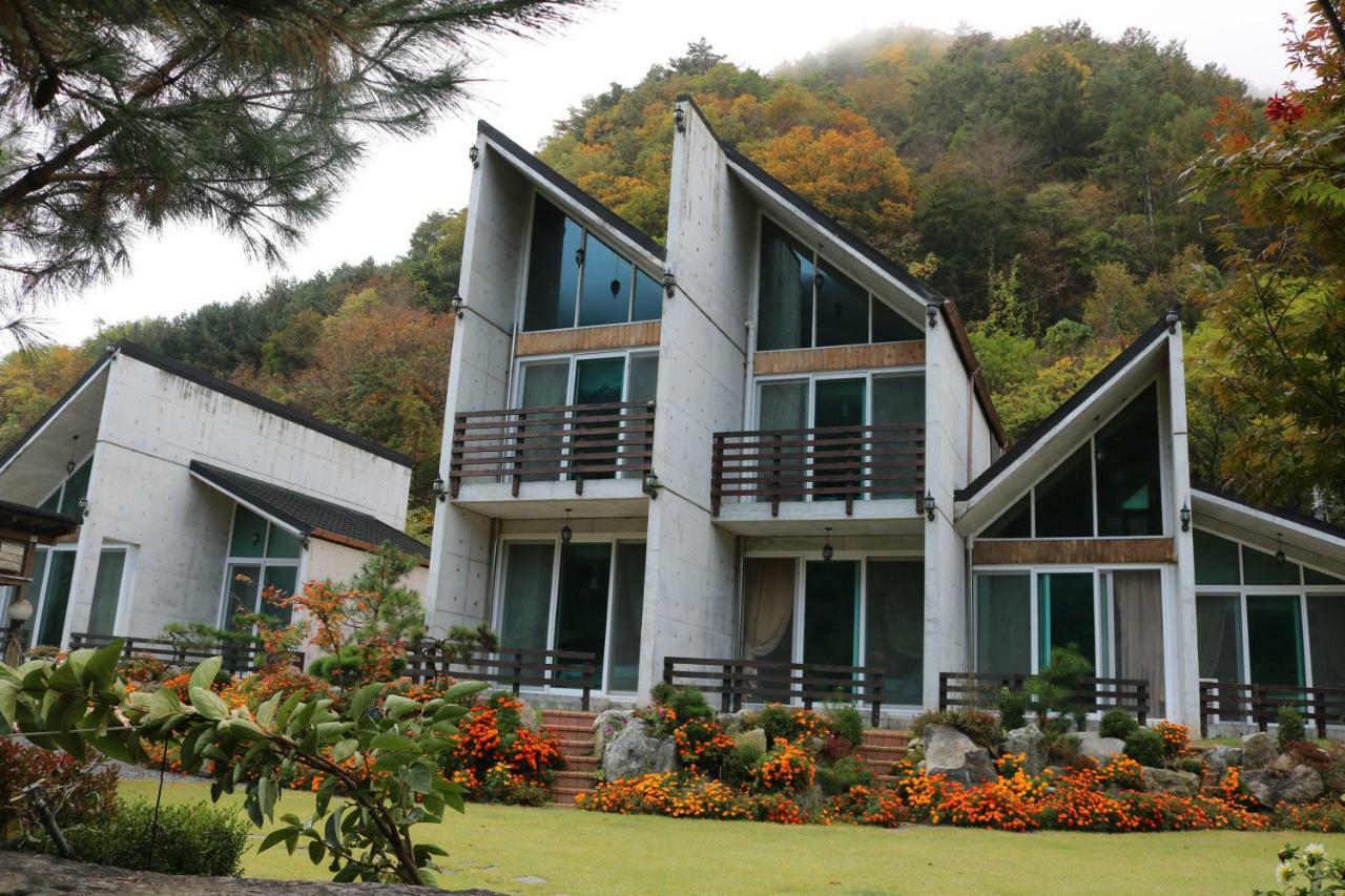 Moon On The Cloud Villa Yeongwol Exterior photo